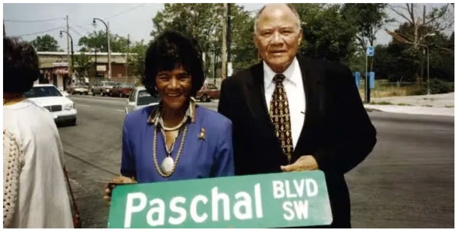 The newly named Paschal Boulevard street sign